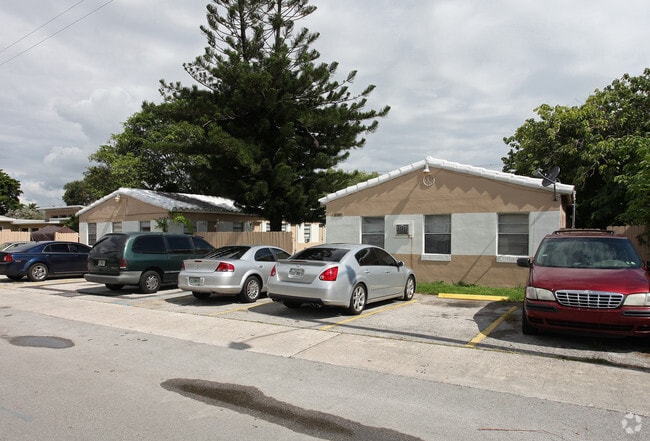 Building Photo - 2707-2711 Lincoln St