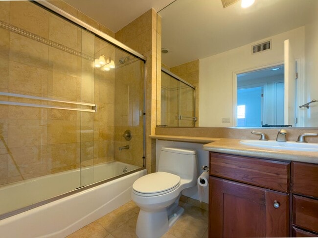 Building Photo - Spacious 3BR Condo with Luxury Finishes in Brentwood!
