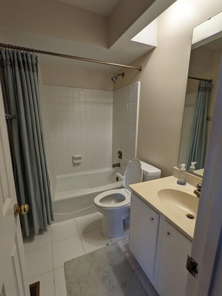 Master bath - 2719 New Hamlin Way