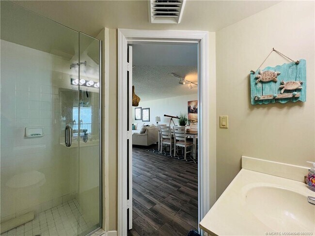Building Photo - 8880 S Ocean Dr