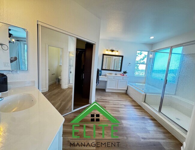 Building Photo - Scenic View Balcony and Beautiful 4-Bedroo...