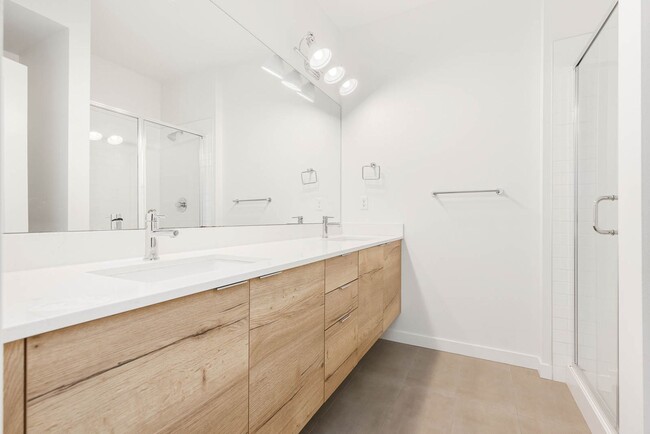 Building Photo - 18514 Meridian Ave N