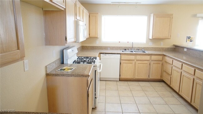 Building Photo - 4704 English Ivy Ct