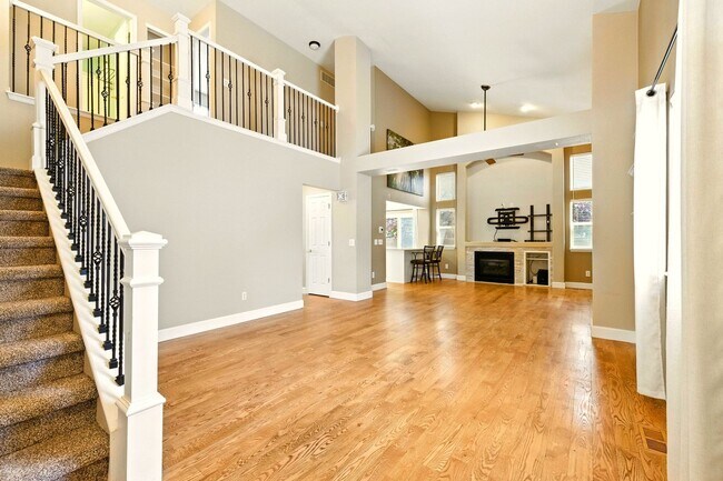Building Photo - Amazing 3 Bed 4 Bath Highlands Ranch House...