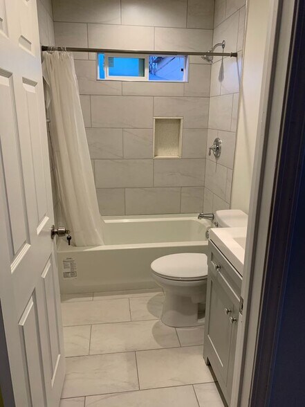 Building Photo - 7847 Beck Ave