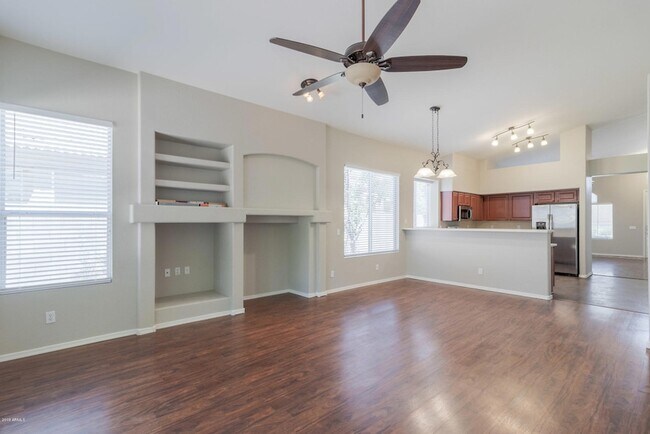 Building Photo - 230 S Pineview Pl