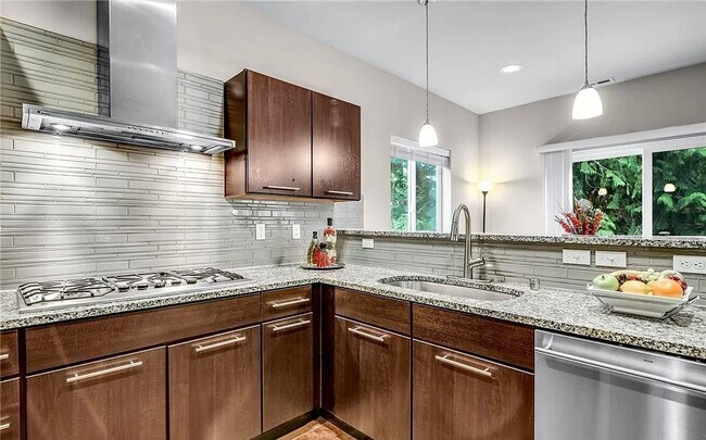 Building Photo - Beautiful Bothell Home