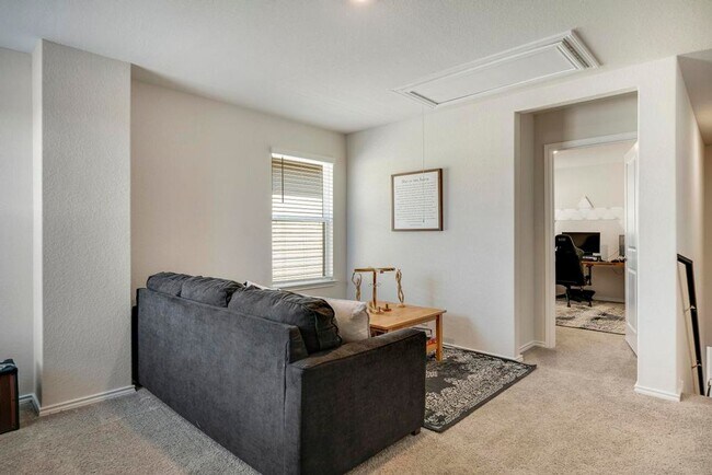 Building Photo - APPLEWOOD UNIT 1