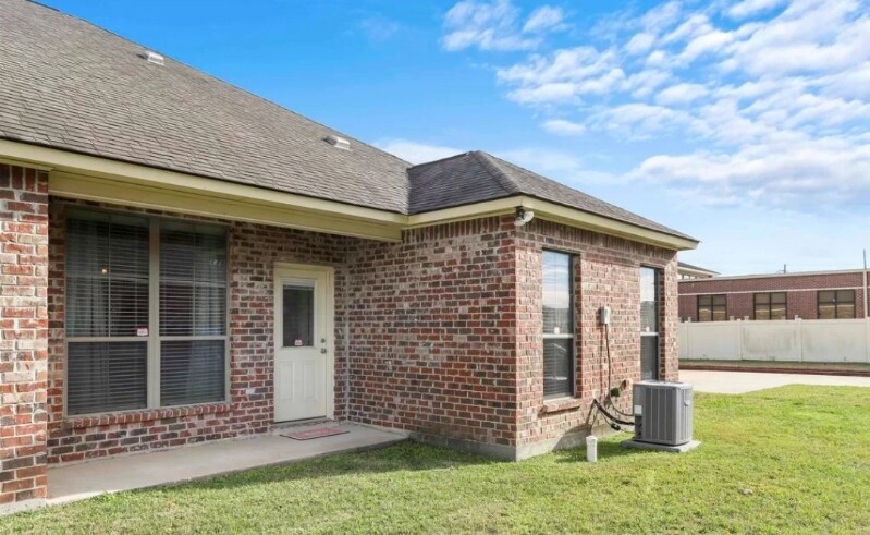 Building Photo - 14239 Woodchase Ct