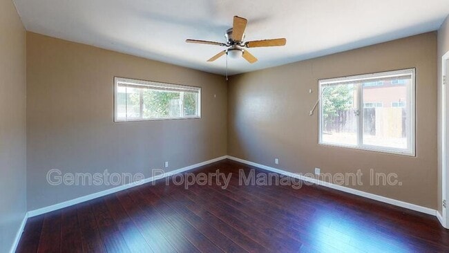 Building Photo - 5744 Mary Ln Dr