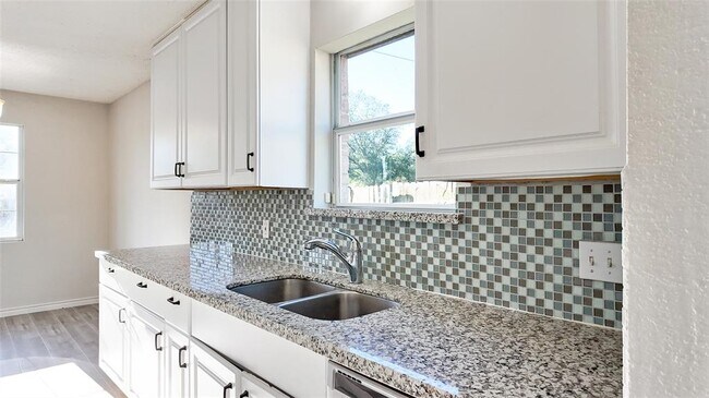 Building Photo - 4706 Glendower Dr