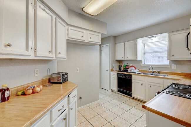 Building Photo - 4907 Quail Hollow Dr