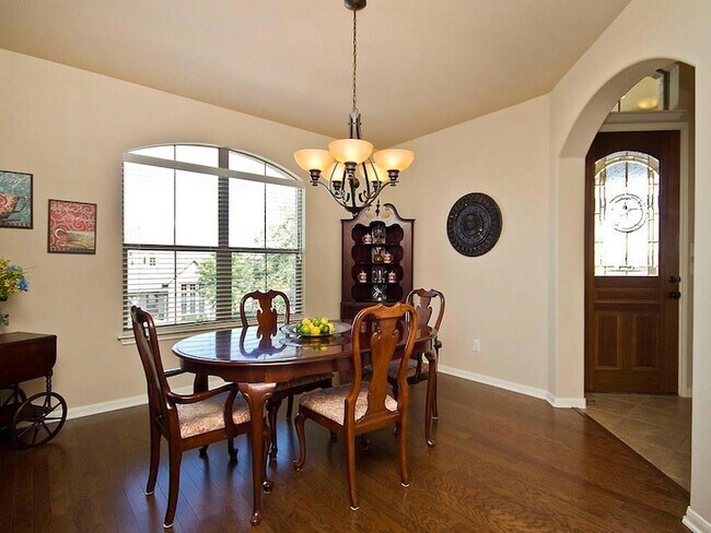 Building Photo - 271 Longmont Ln