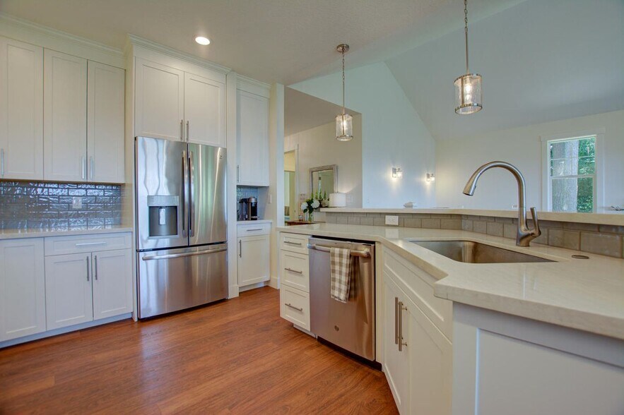 Building Photo - 14070 SE Baumback Ave