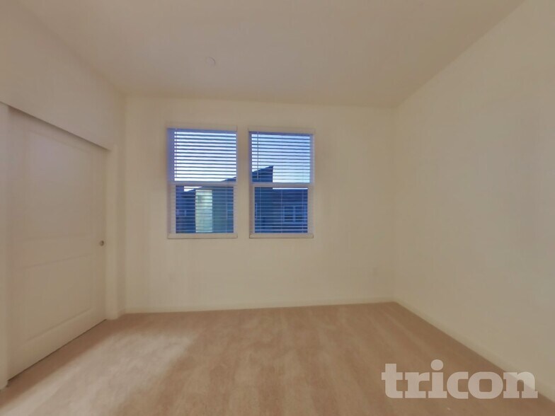 Building Photo - 2050 Delta Vw Ave