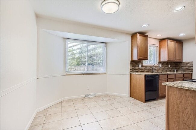 Building Photo - Spacious 5-Bedroom Retreat in Arvada, CO!