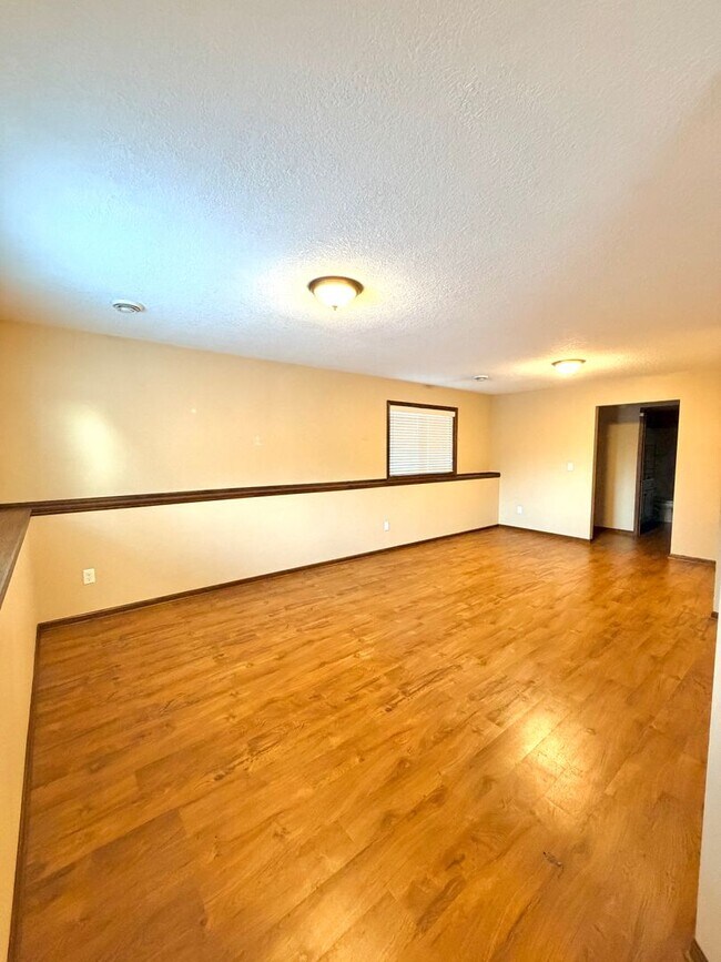 Building Photo - Beautiful 4bed 3bath Single Family Home In Sartell