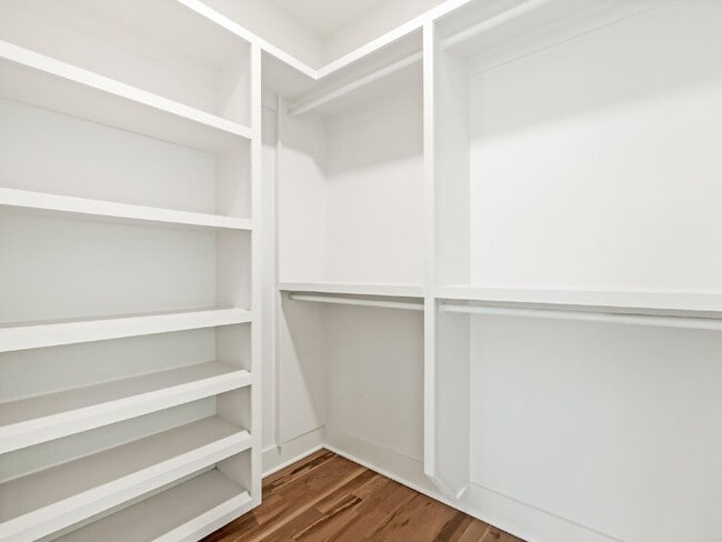 Building Photo - Custom 3 story home in the heart of Belmont/Optimist Park!