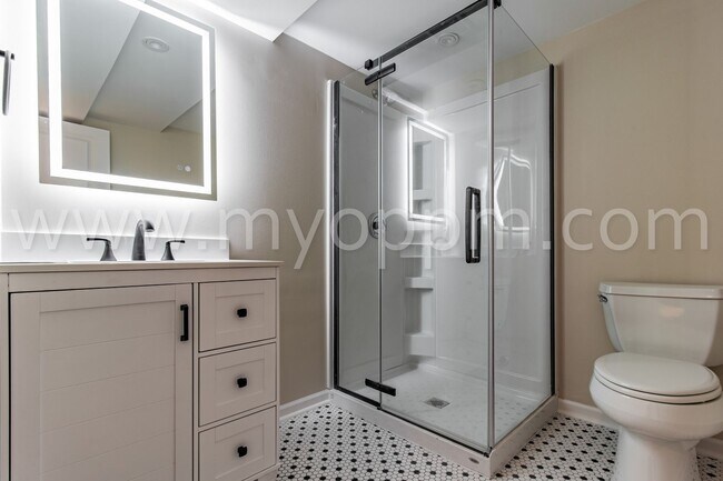 Building Photo - Pristine 4 Bedroom / 2 Bathroom Home | Wes...