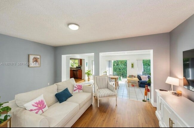 Building Photo - 819 Capri St