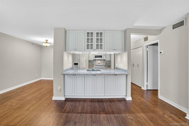 Building Photo - 25 Rockledge Ave