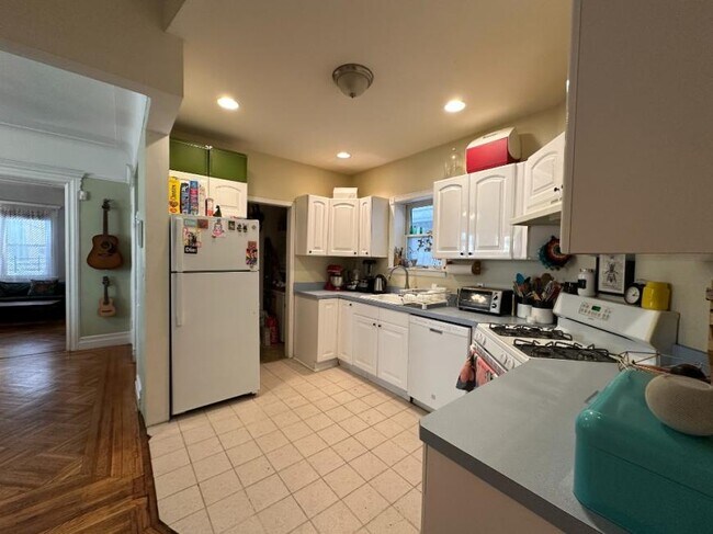 Building Photo - 2 bedroom in BROOKLYN NY 11226
