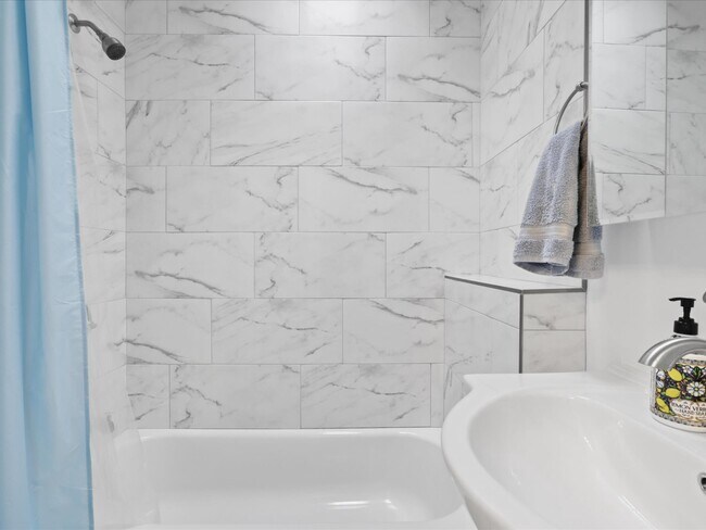 Building Photo - 1813 Bay St SE