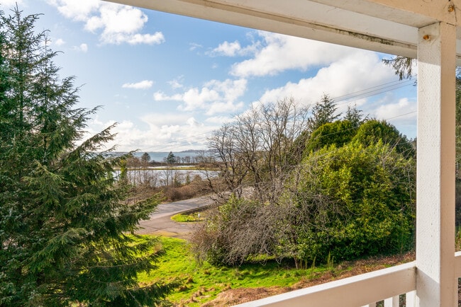 Building Photo - Bay City