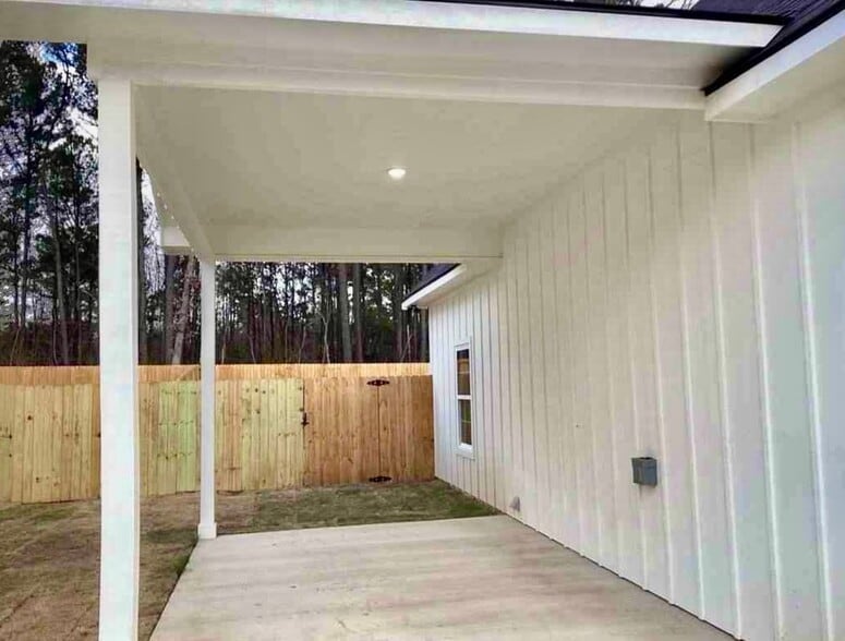 Building Photo - 518 Ranier Dr