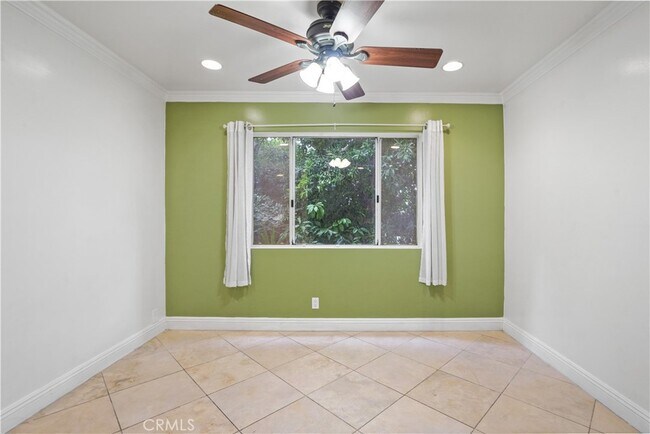 Building Photo - 5217 Satsuma Ave