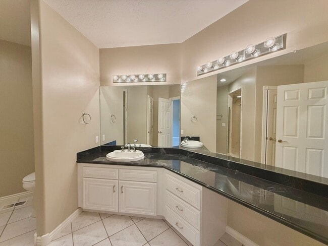 Building Photo - Garden Level in Luxury Home Available Now