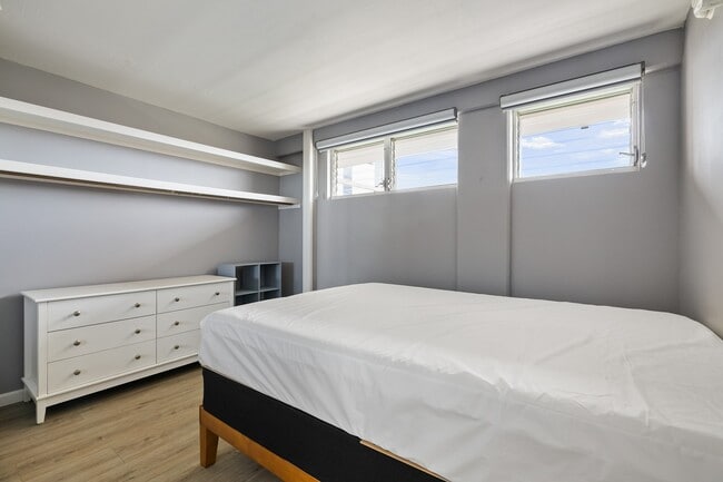 Building Photo - High floor, corner unit at Makiki Towers. Partially furnished, renovated 2-bedroom, 1.5 bathroom ...