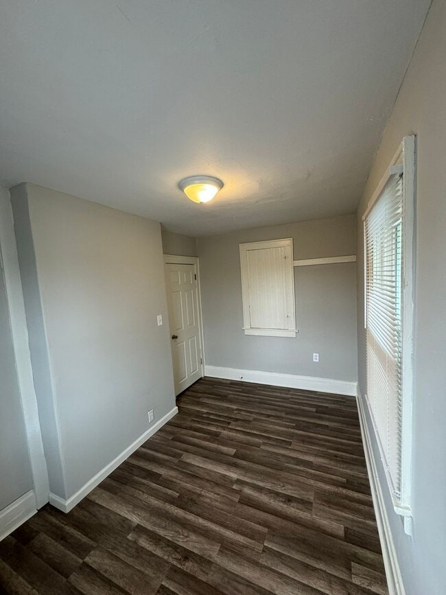 Building Photo - 149-151-151 E Woodrow Ave