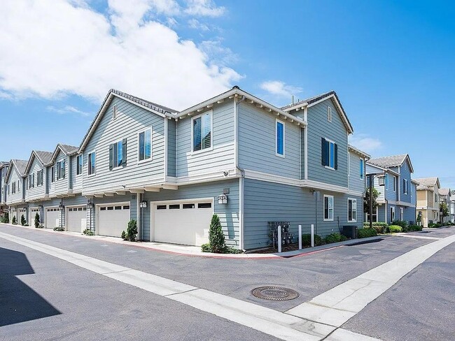 Building Photo - 518 Surfbird Ln