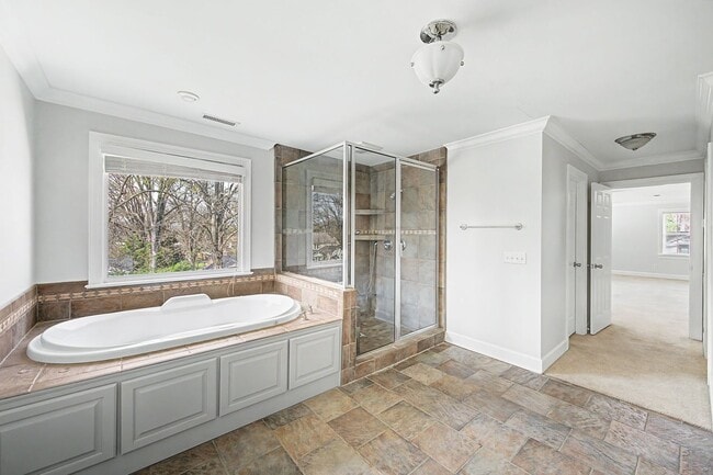 Building Photo - Beautiful 4BD/3.5BA home in the heart of Green Hills.