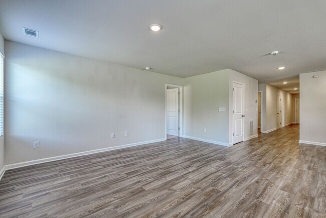 Building Photo - 220 Ingleby Rd