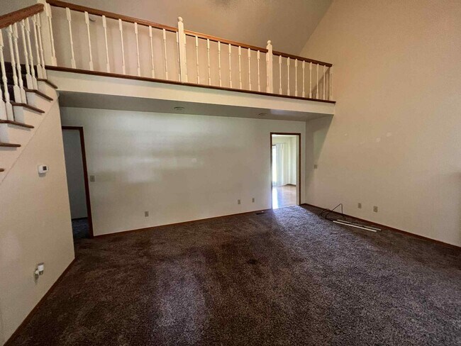Building Photo - 1162-1164 E Sunrise Dr