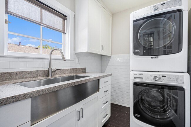 Building Photo - 3229 Central Ave