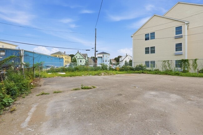 Building Photo - 71 Dewey St