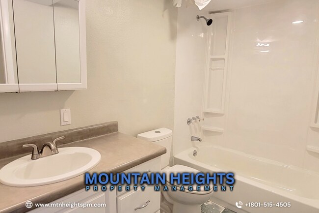 Building Photo - 450 E Creekside Cir