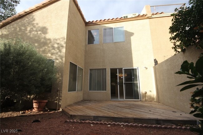 Building Photo - 3440 Middle View Dr