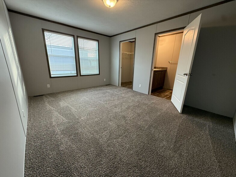 Building Photo - 11987 Springbrook Ct