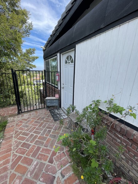 Building Photo - 19122 Clymer St