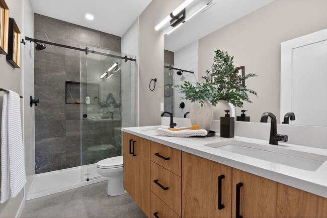 Building Photo - 10907 SE Home Ave