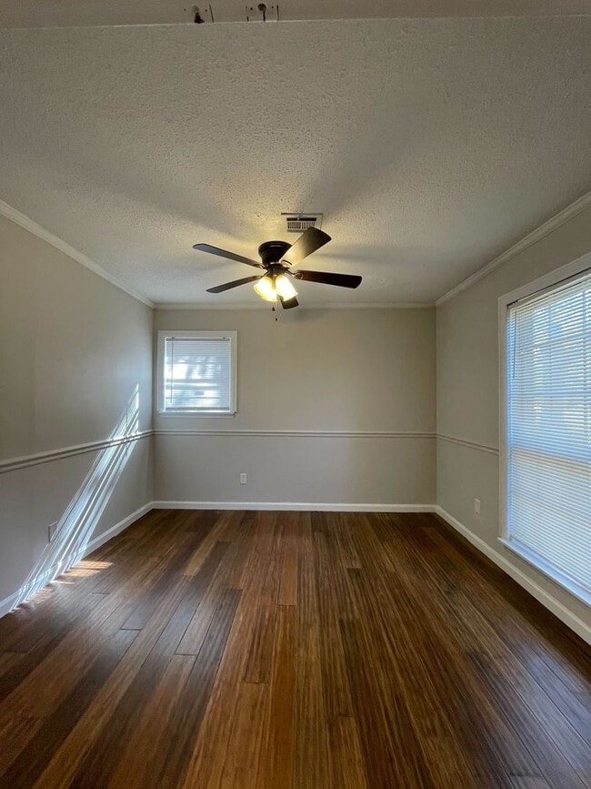 Building Photo - 6646 Pinebrook Dr