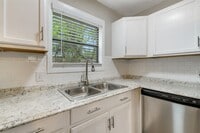 Building Photo - 1504 Broadmoor Dr