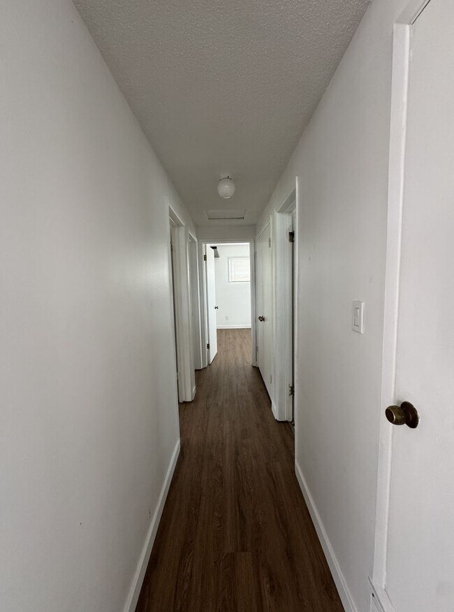 Building Photo - 4 Bedroom / 2 Bathroom home for rent