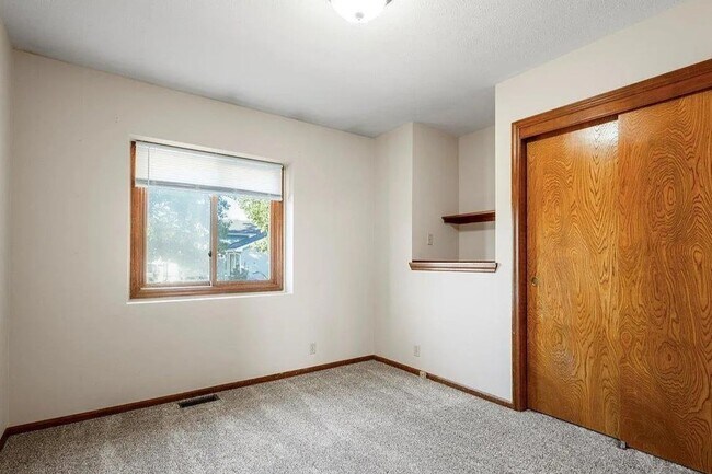 Building Photo - Exceptional Millard School District Home F...