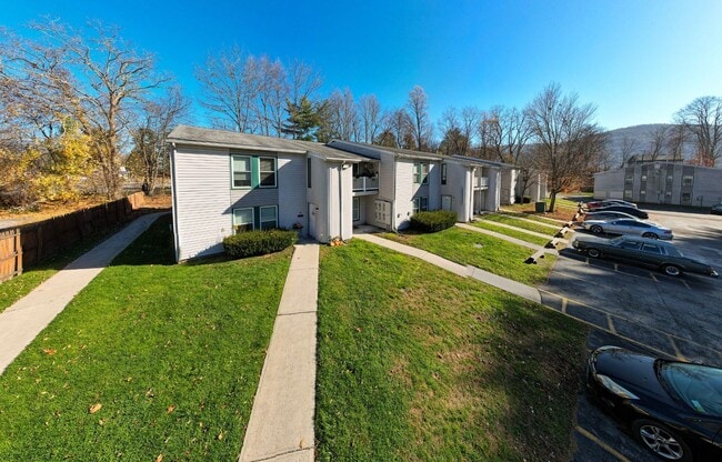 Building Photo - Emerald Pond Estates | 2 bedroom, 1 Bathro...