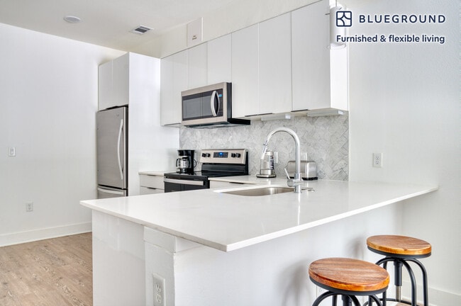 Building Photo - 1301 W Koenig Ln